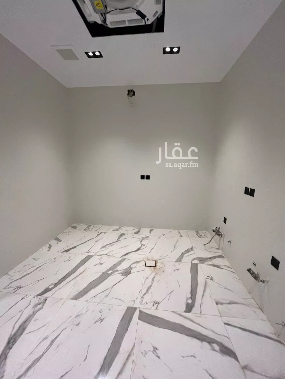 فيلا 4 غرف في الجنادرية 9
