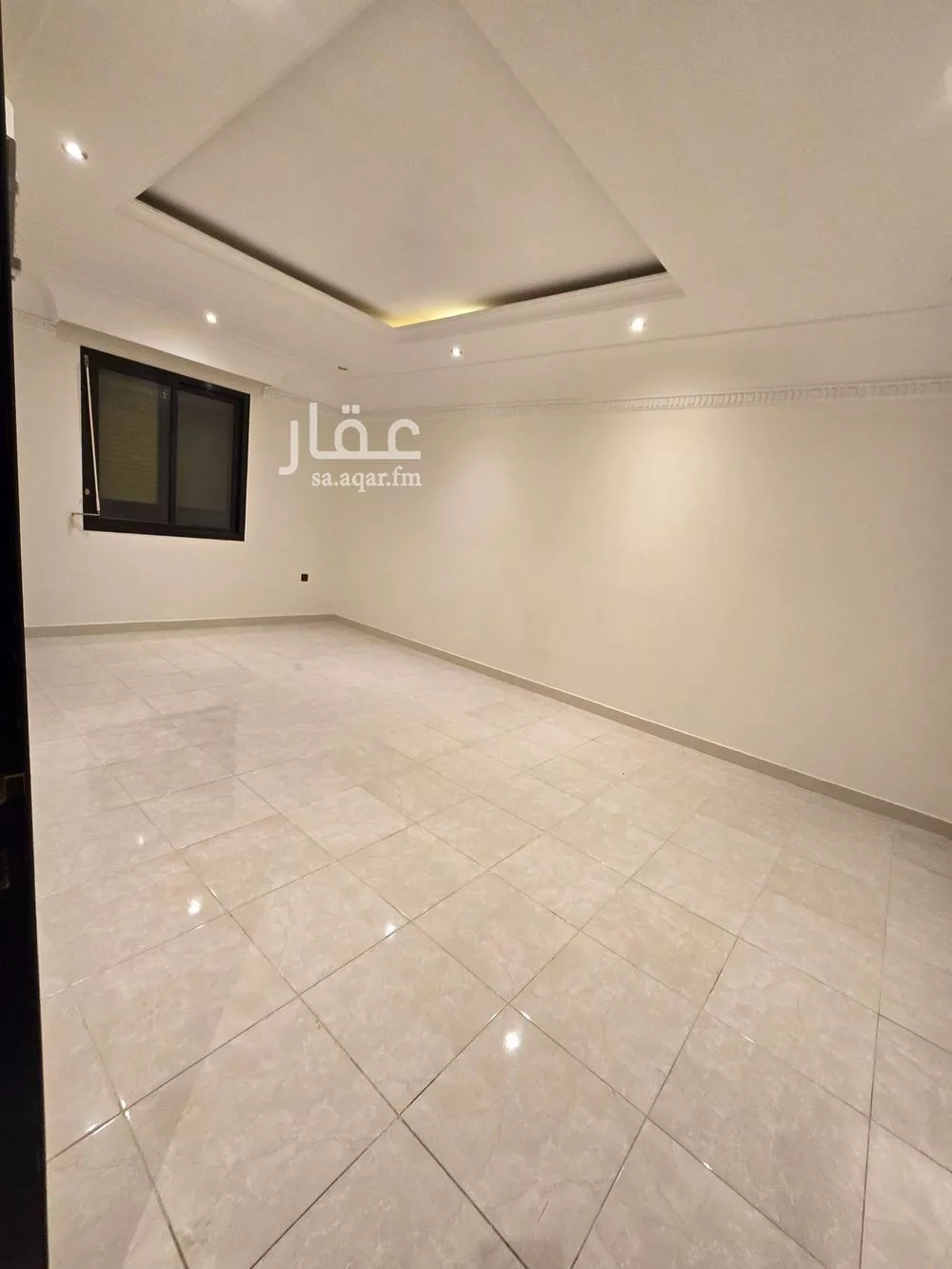 فيلا 5 غرف في الملقا 8