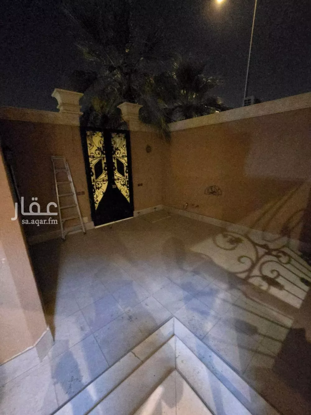 فيلا 5 غرف في الملقا 10