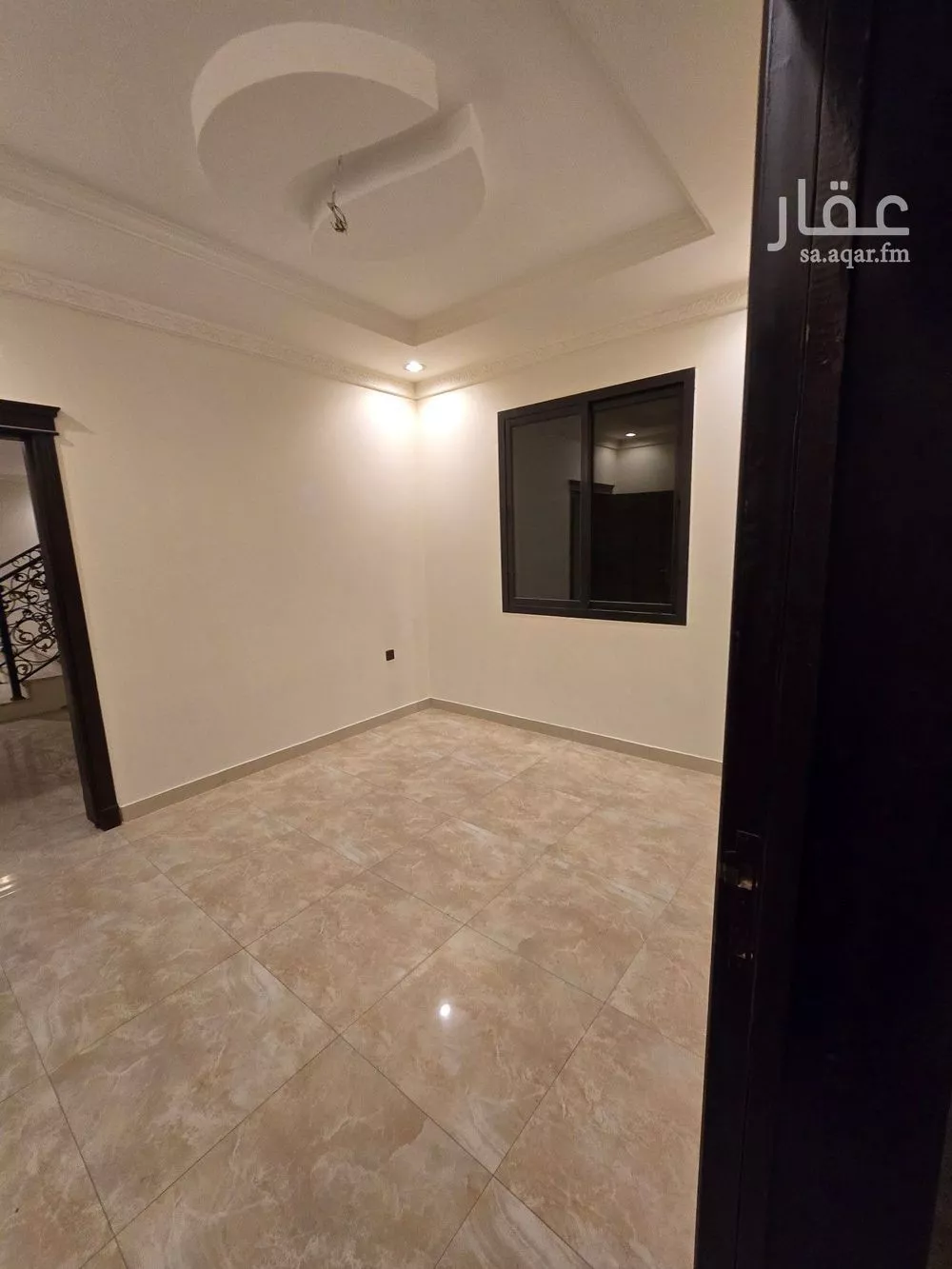 فيلا 5 غرف في الملقا 12