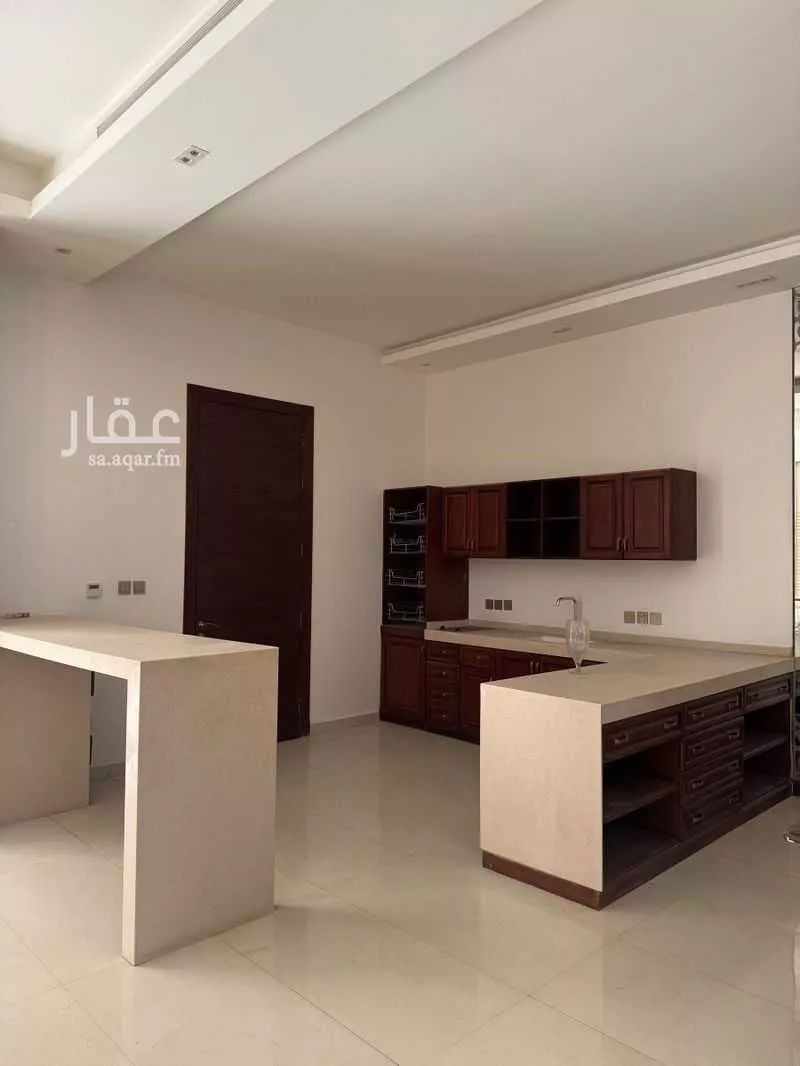 فيلا 5 غرف في عرقة 7