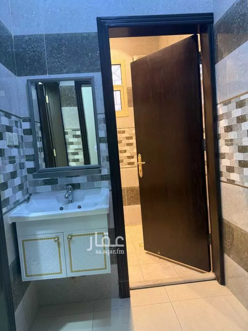 4 bedroom apartment in Al Aziziyah 3