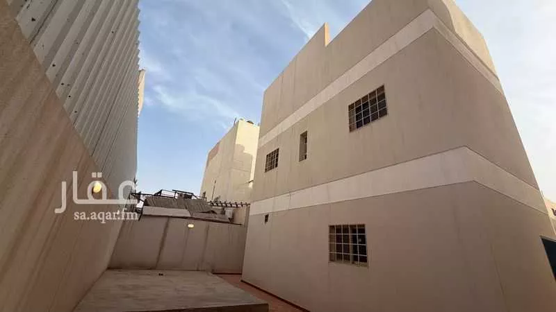 فيلا 4 غرف في المونسية 8
