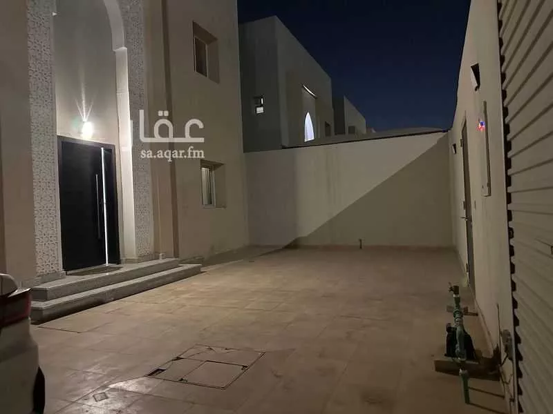 فيلا 4 غرف في الجنادرية 3