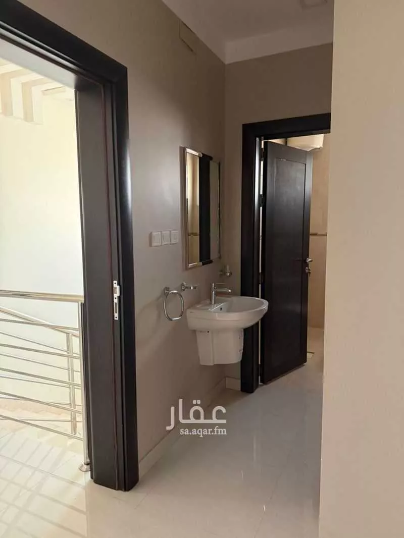 شقة 4 غرف في الملقا 6