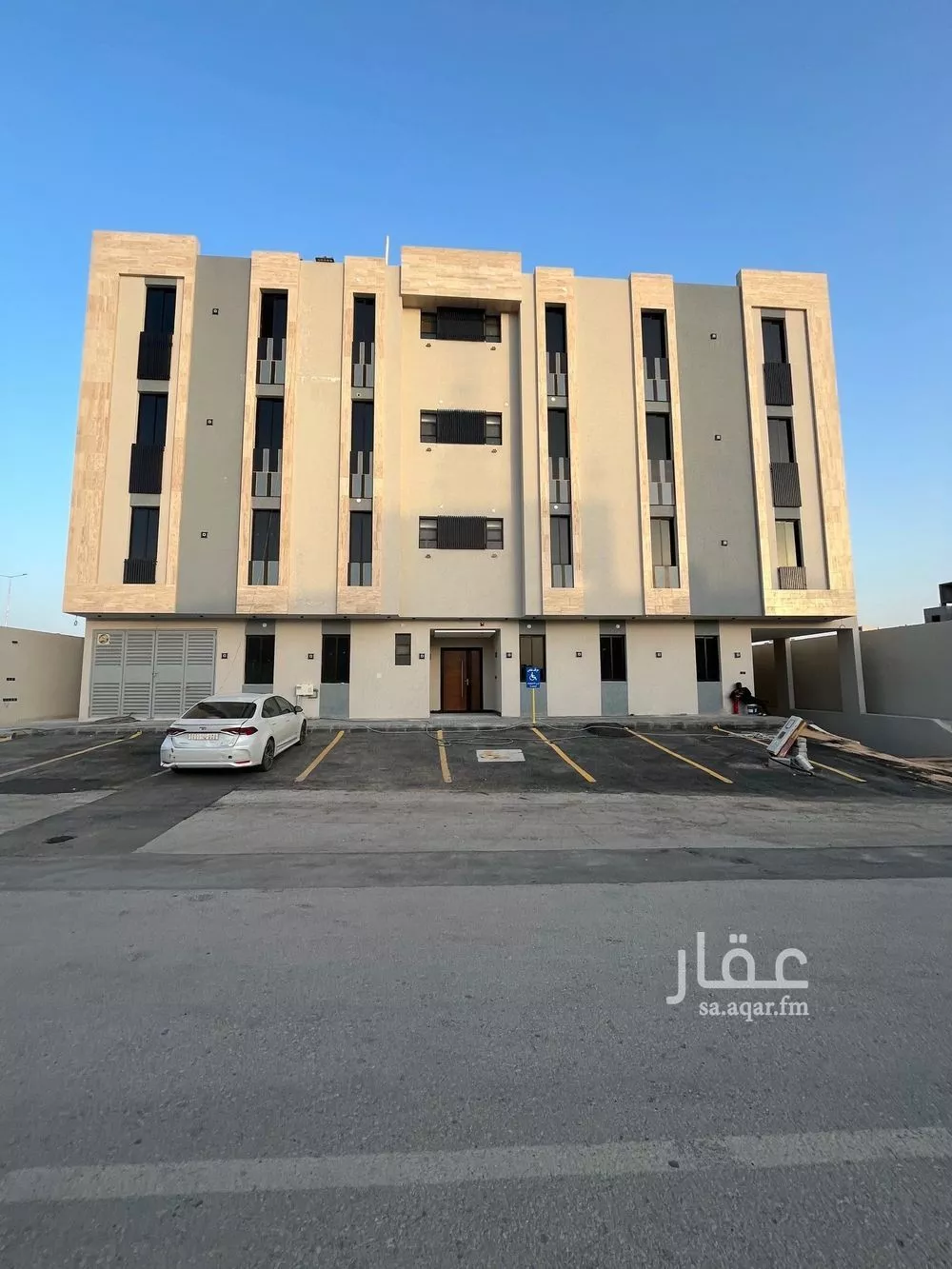 عمارة 893 م² في الجنادرية 21