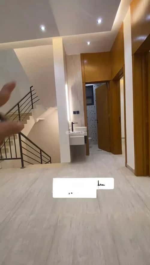 فيلا 6 غرف في عكاظ 5