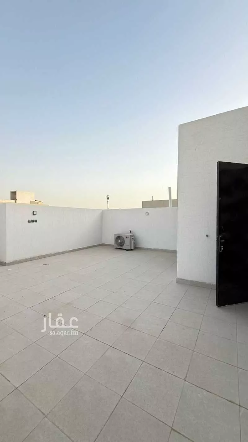 فيلا 4 غرف في العارض 10