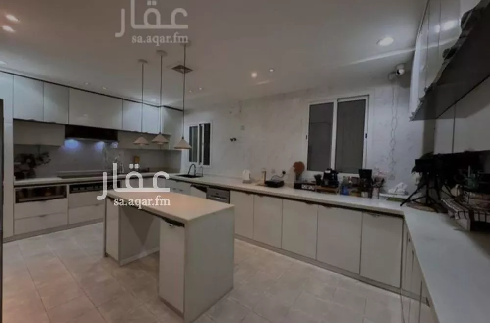 فيلا 4 غرف في الشرق 22