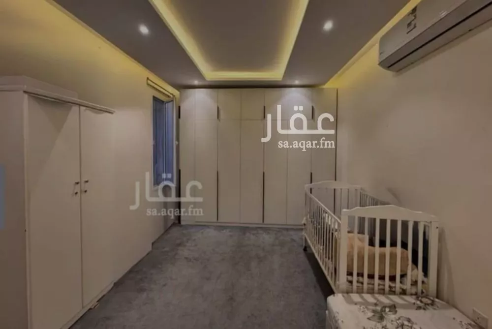 فيلا 4 غرف في الشرق 5