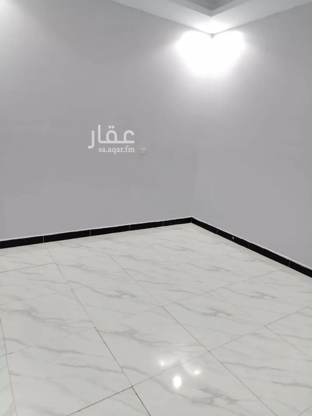 شقة 1 غرف في الملقا 4