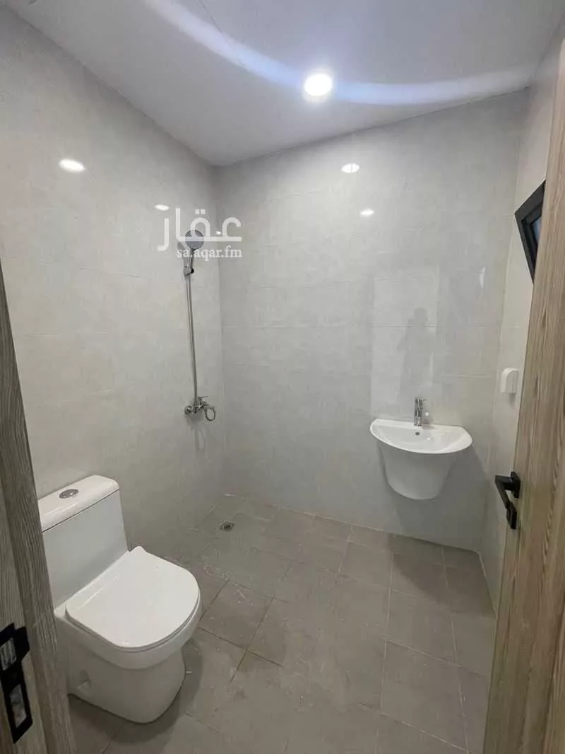 5 bedroom villa in Al Janadriyah 24