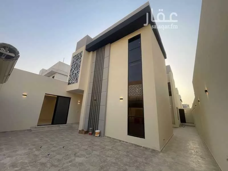 5 bedroom villa in Al Janadriyah 2