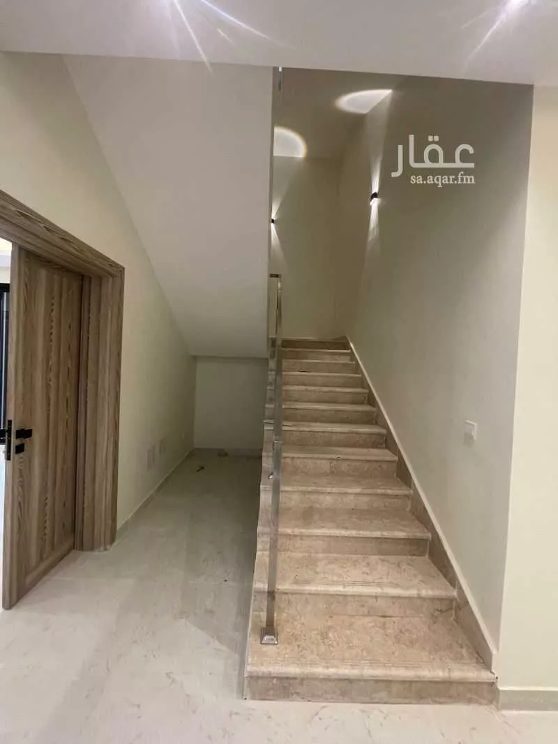 5 bedroom villa in Al Janadriyah 18