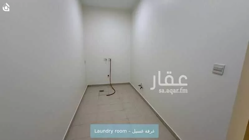 فيلا 4 غرف في العارض 8