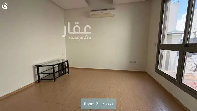 فيلا 4 غرف في العارض 10