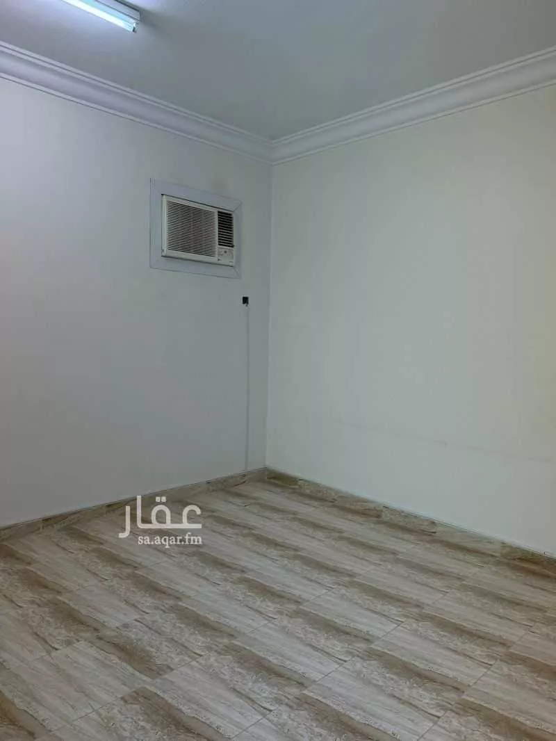 فيلا 4 غرف في عرقة 18