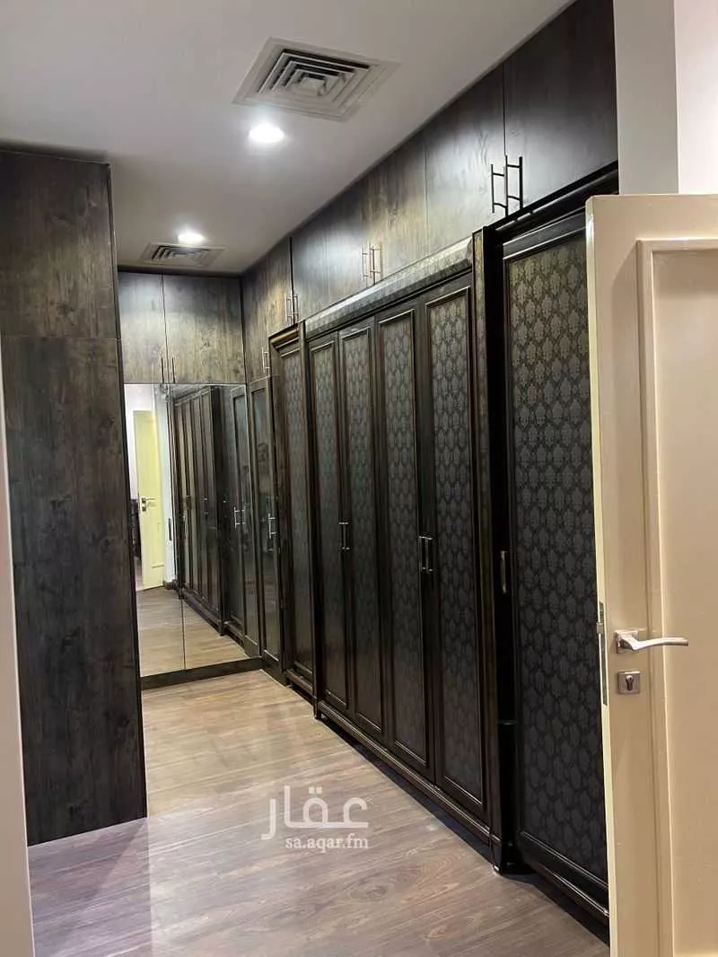 فيلا 4 غرف في عرقة 11