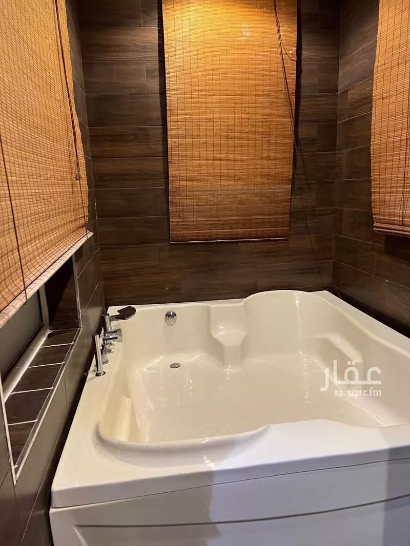 فيلا 4 غرف في عرقة 25