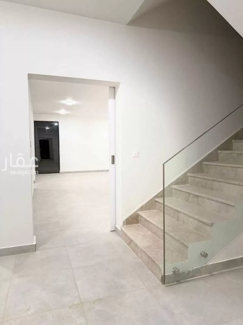 فيلا 6 غرف في العارض 4