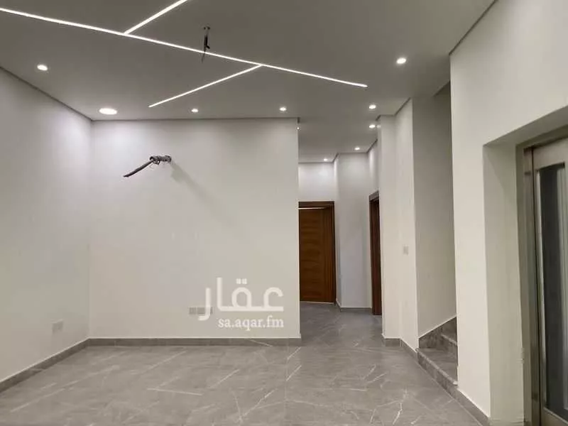 فيلا 12 غرف في الشراع 15