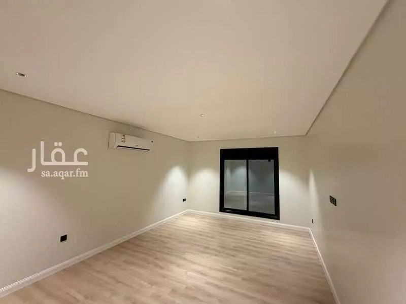 فيلا 7 غرف في الوادي 8