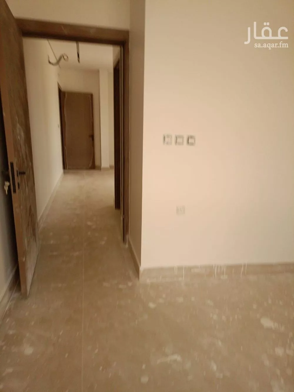 عمارة 1077 م² في الشرق 3
