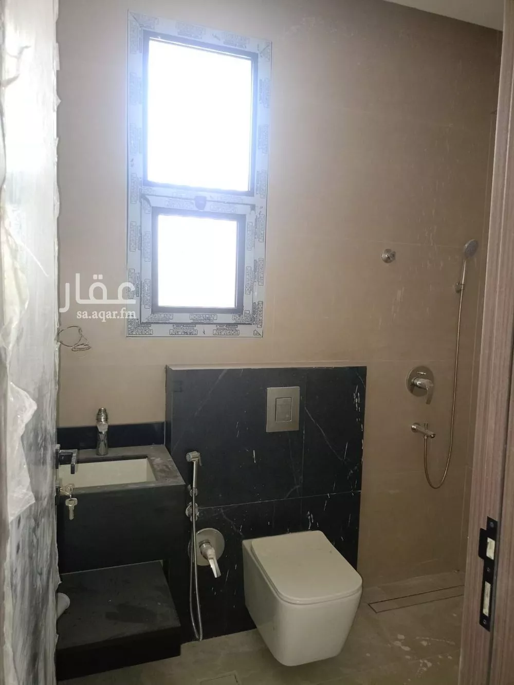 عمارة 1077 م² في الشرق 8
