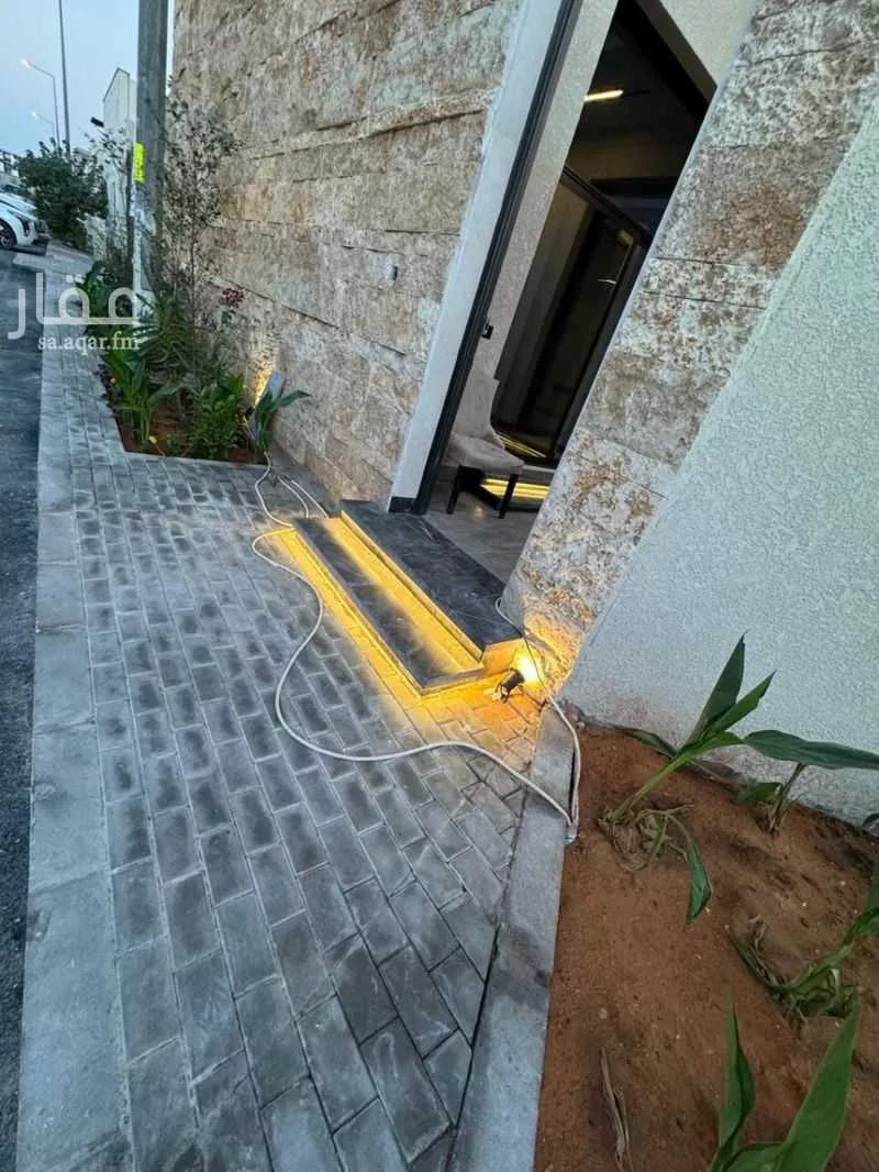 فيلا 4 غرف في العارض 2