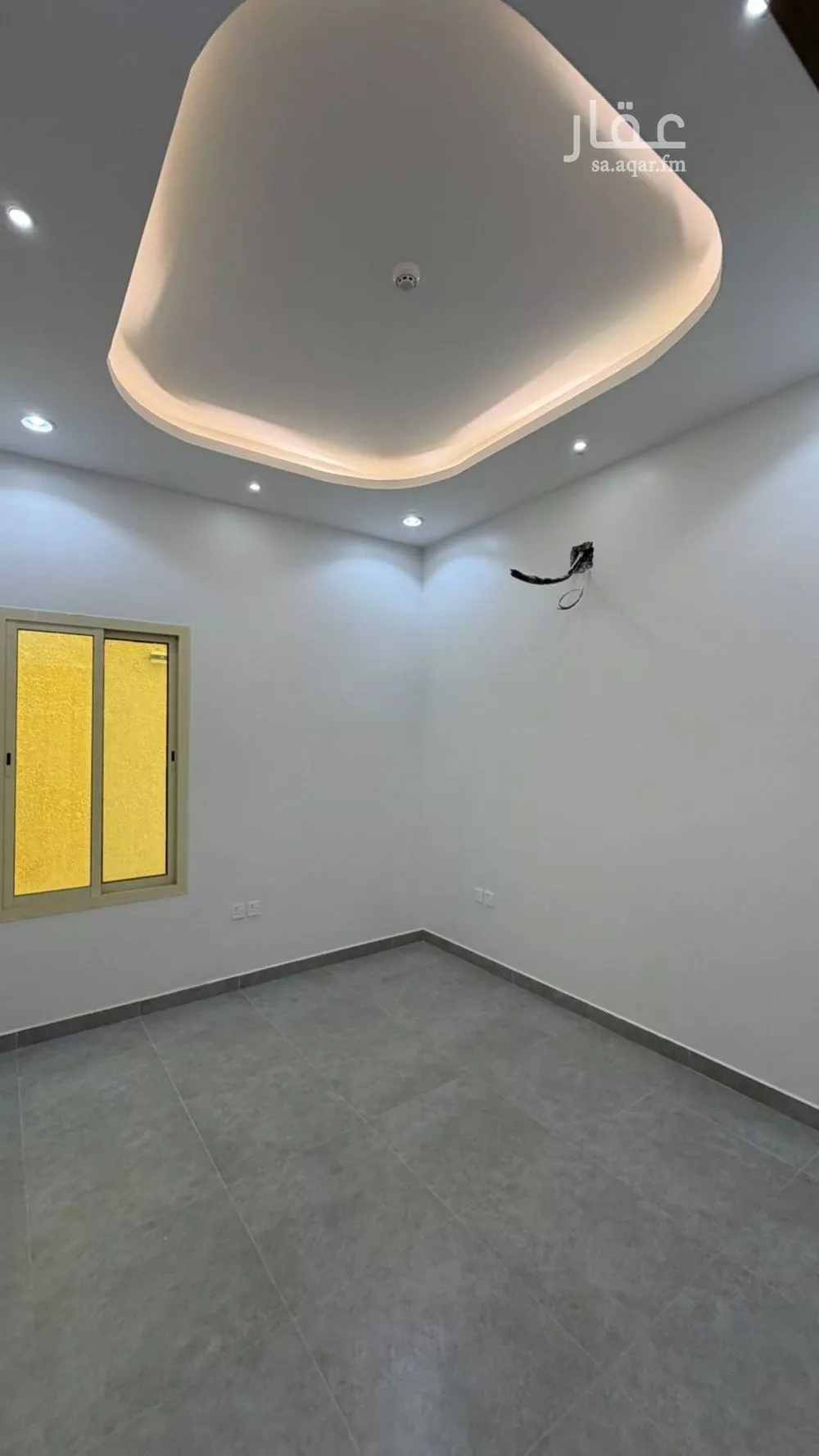 عمارة 405 م² في العارض 14