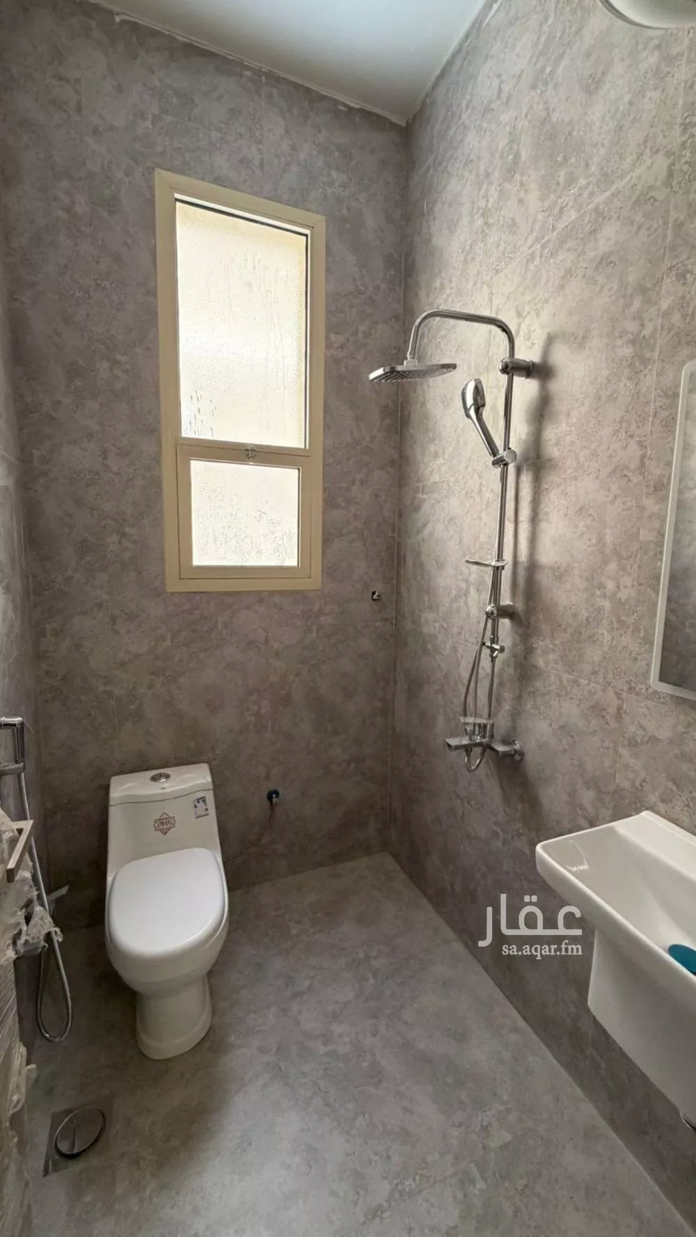 عمارة 405 م² في العارض 11