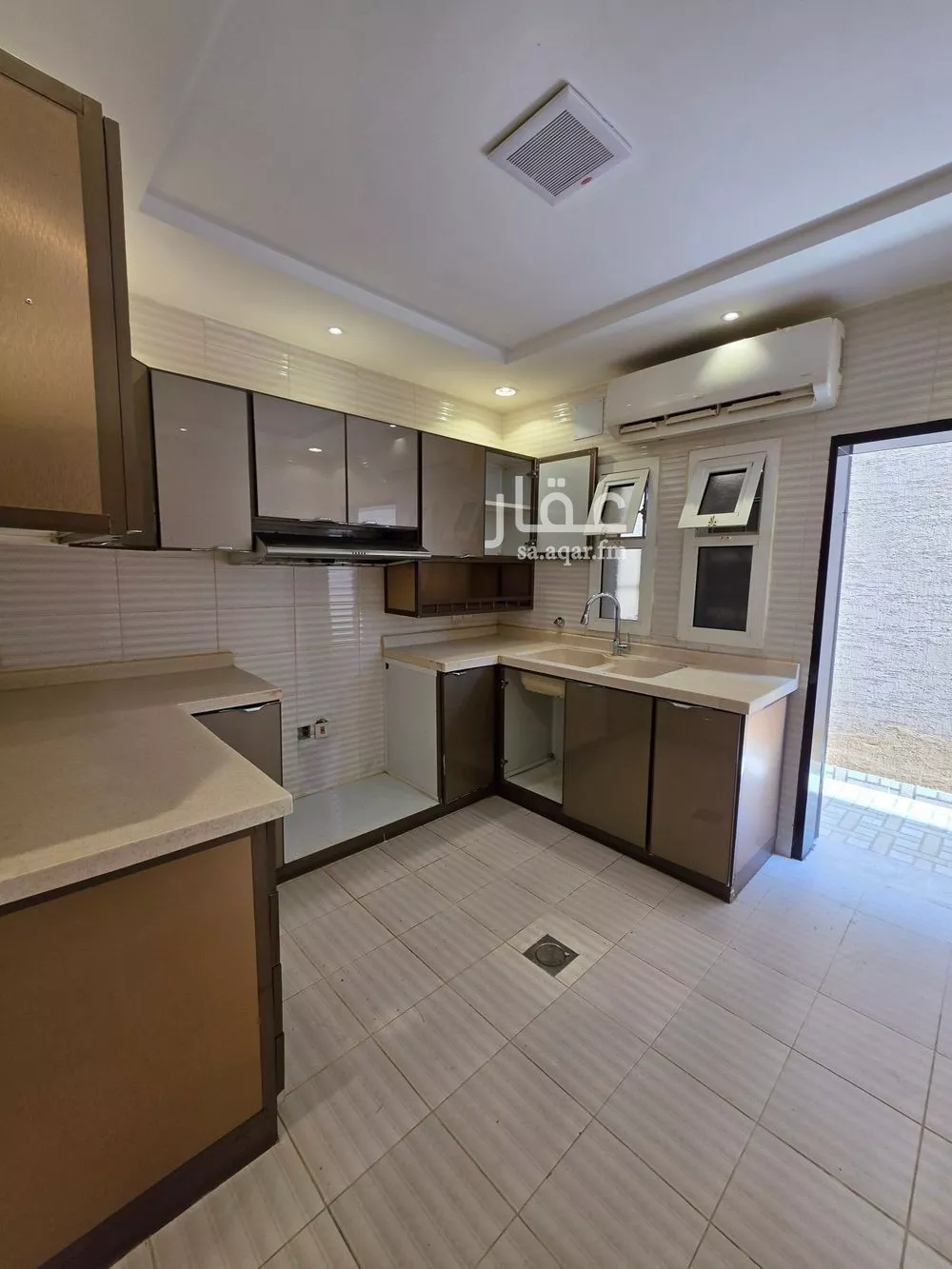 5 bedroom floor in Hittin 17