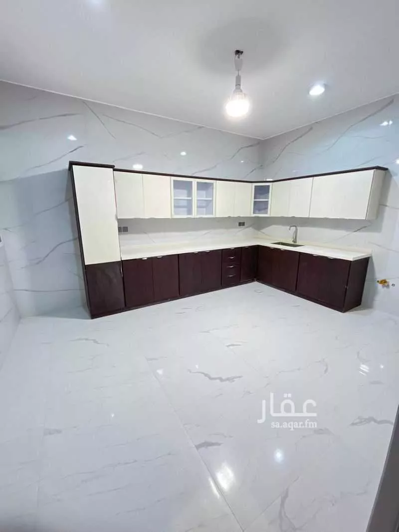 دور 6 غرف في عرقة 7