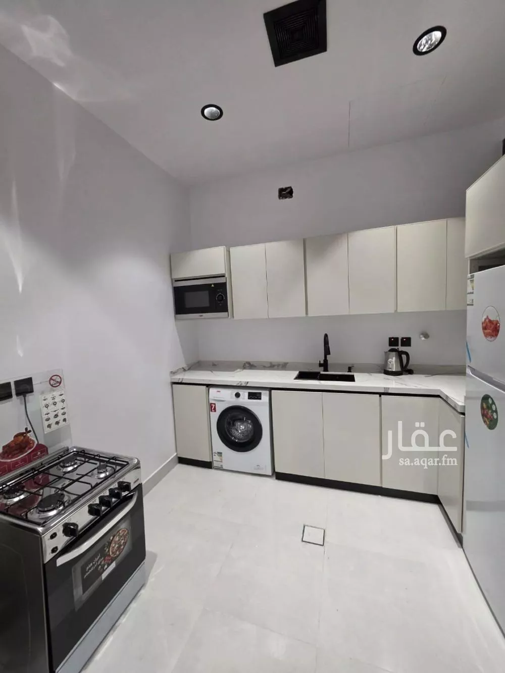 4 bedroom apartment in Al Maizilah 7