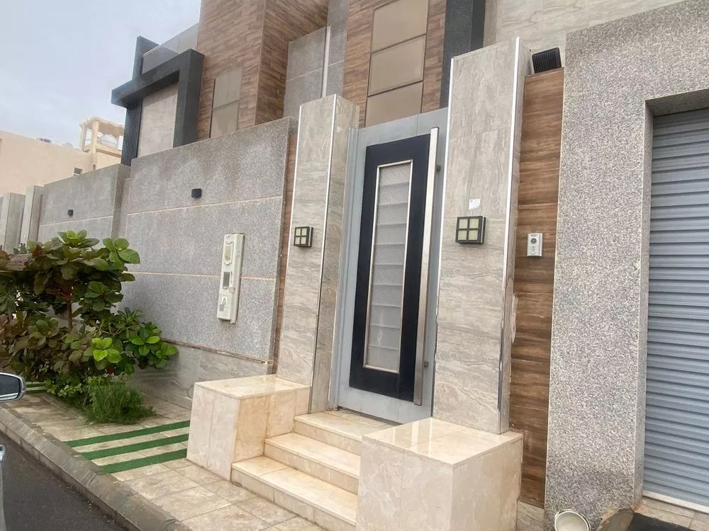 4 bedroom villa in Al Mahdiyyah 2
