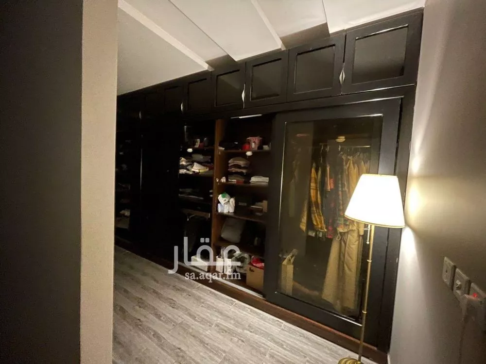فيلا 9 غرف في ديراب 10