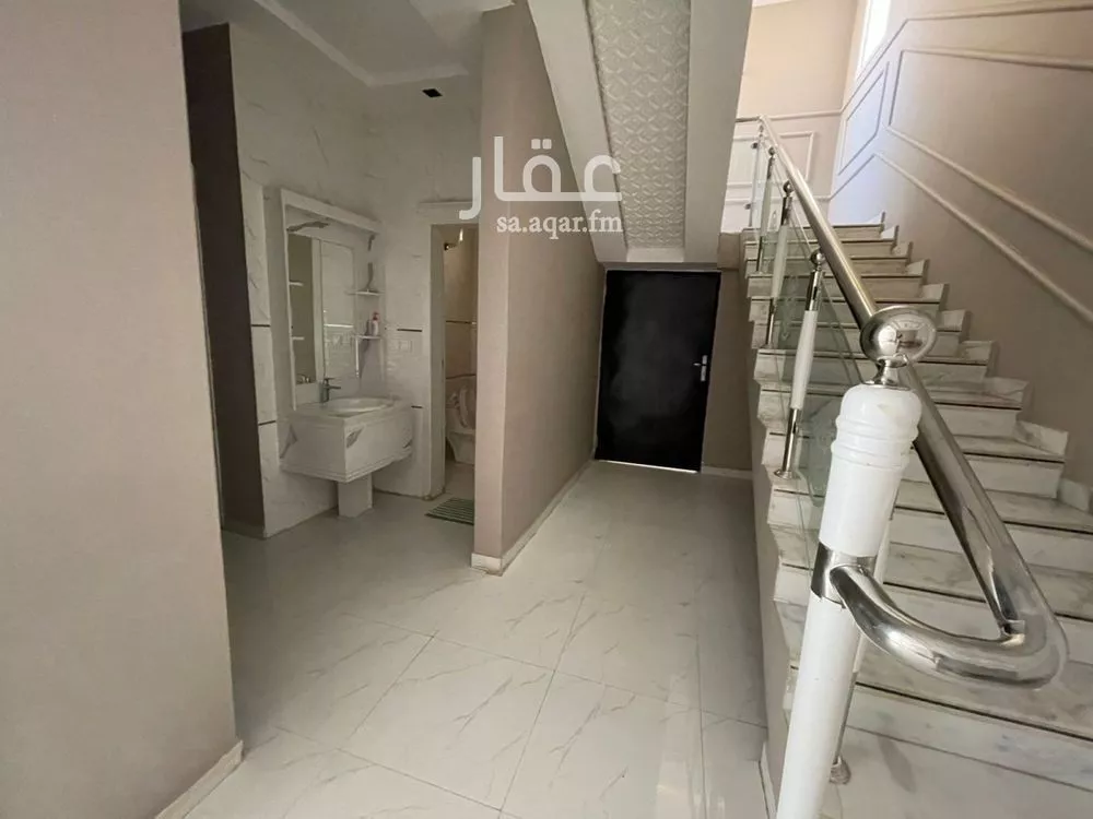 فيلا 9 غرف في ديراب 11