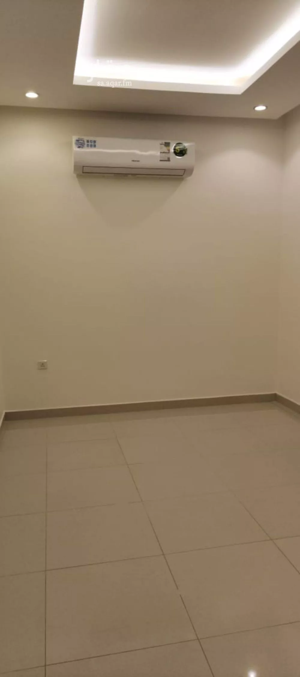 فيلا 5 غرف في العارض 8