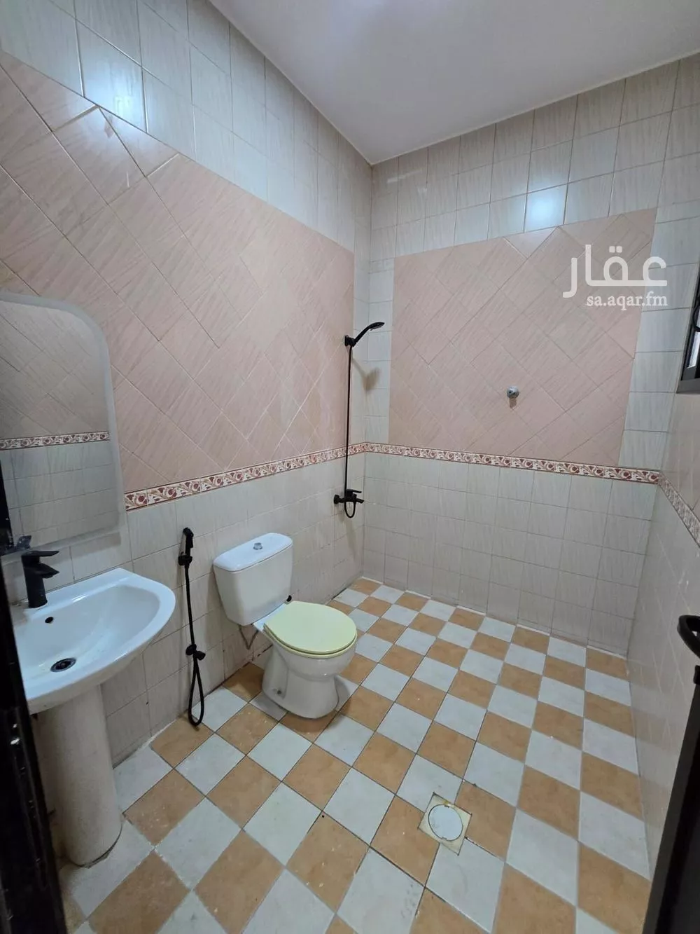 شقة 4 غرف في طيبة 17