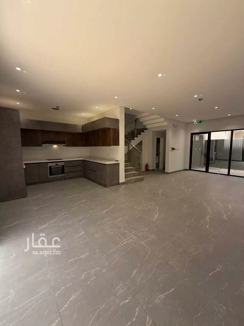 فيلا 4 غرف في العارض 8