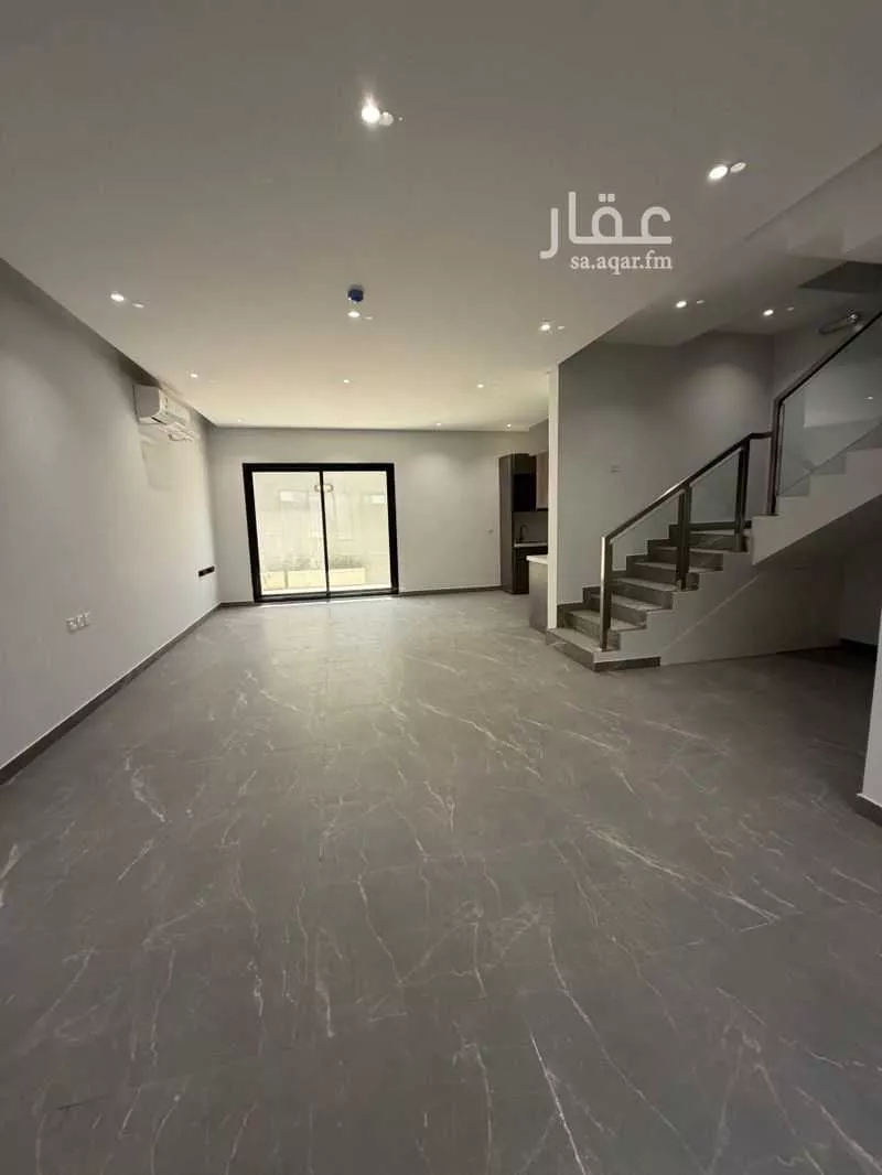 فيلا 4 غرف في العارض 5