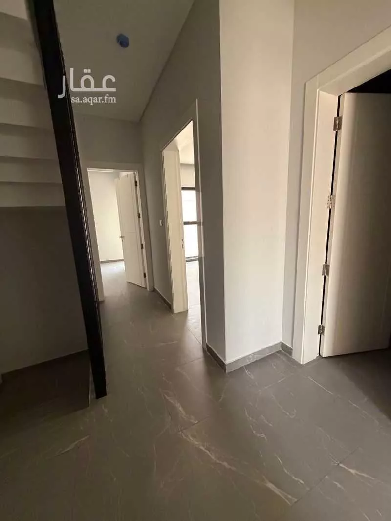 فيلا 4 غرف في العارض 10