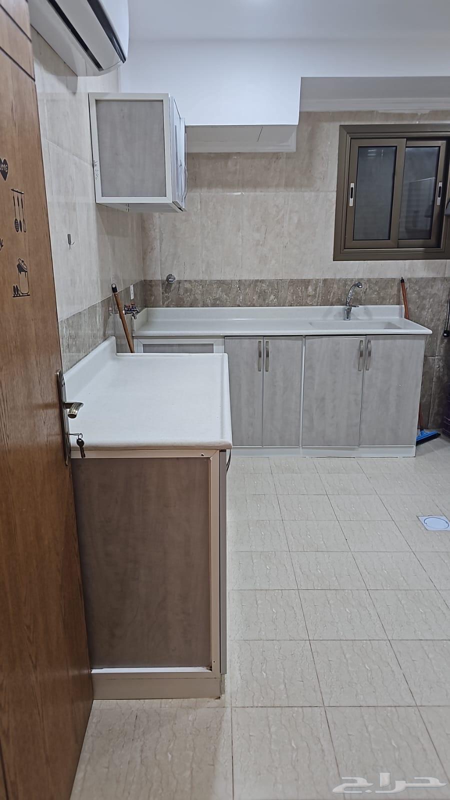5 bedroom apartment in Al Hamra 8