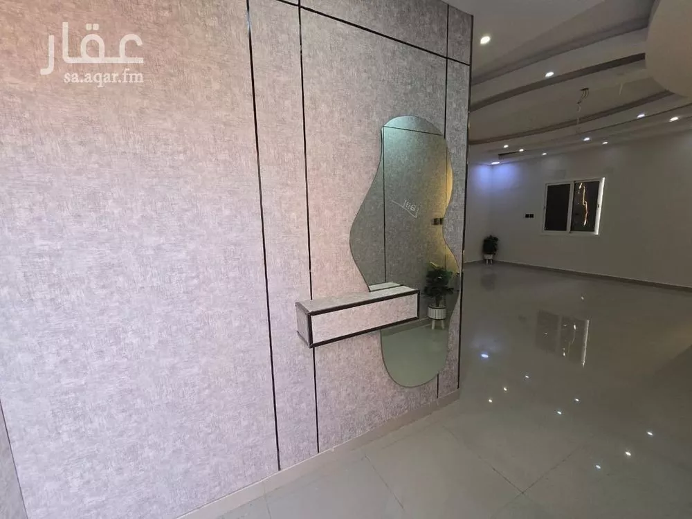 شقة 5 غرف في ضاحية الملك فهد 9