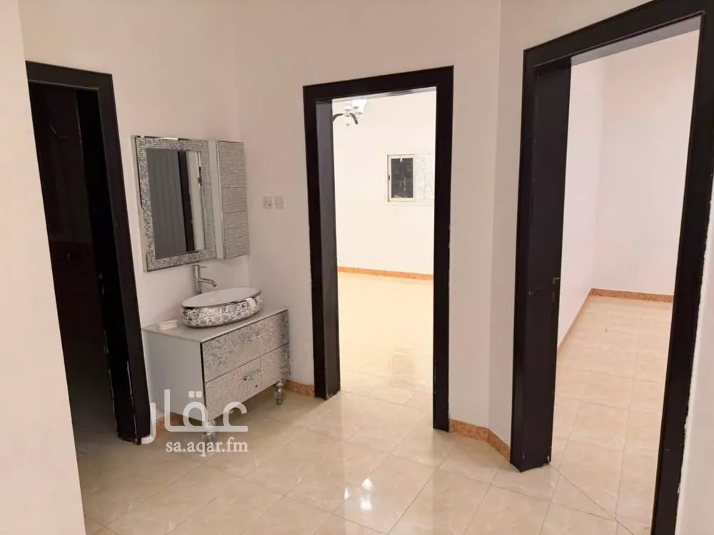 3 bedroom floor in Ishbiliyah 8