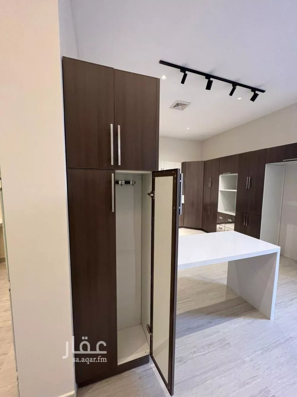 3 bedroom floor in King Fahd 4