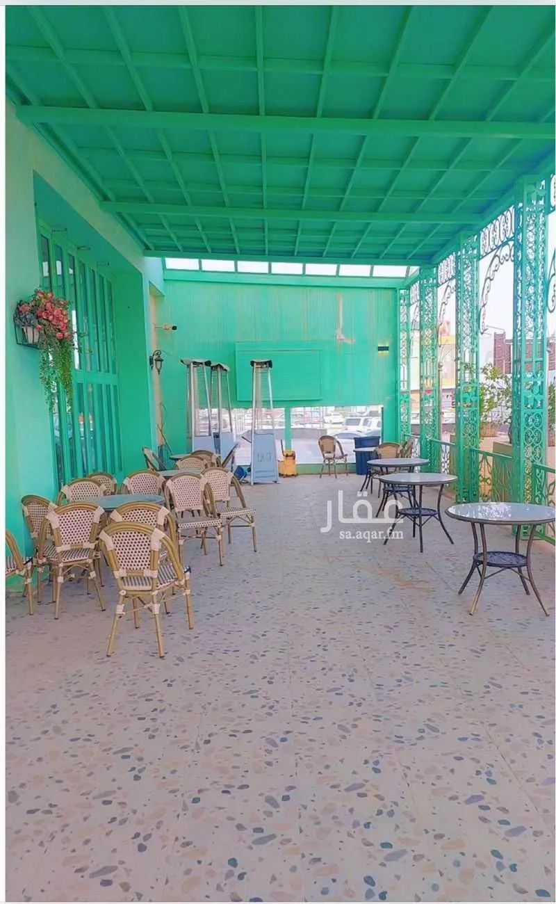 محل 160 م² في العارض 3