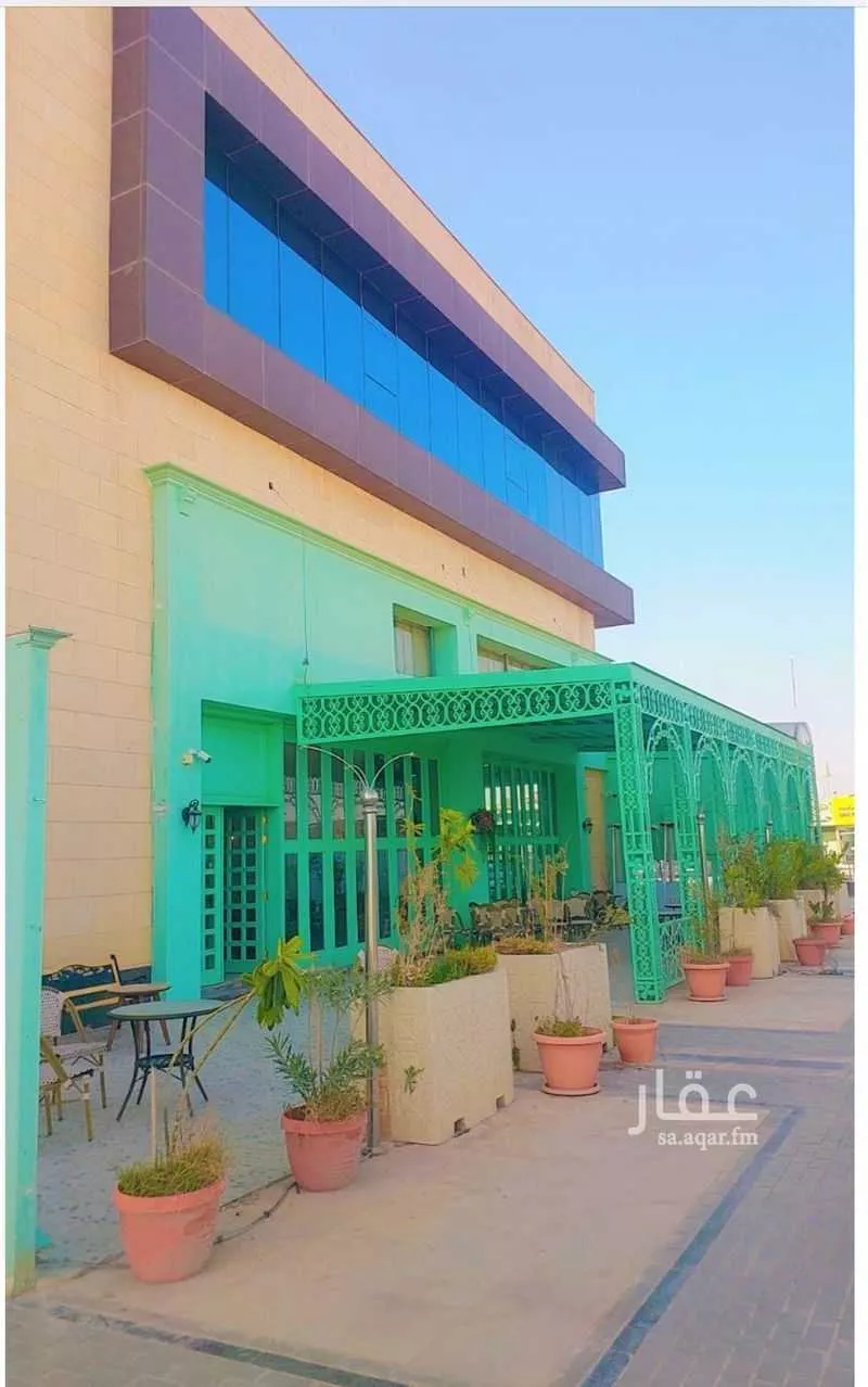 محل 160 م² في العارض 7