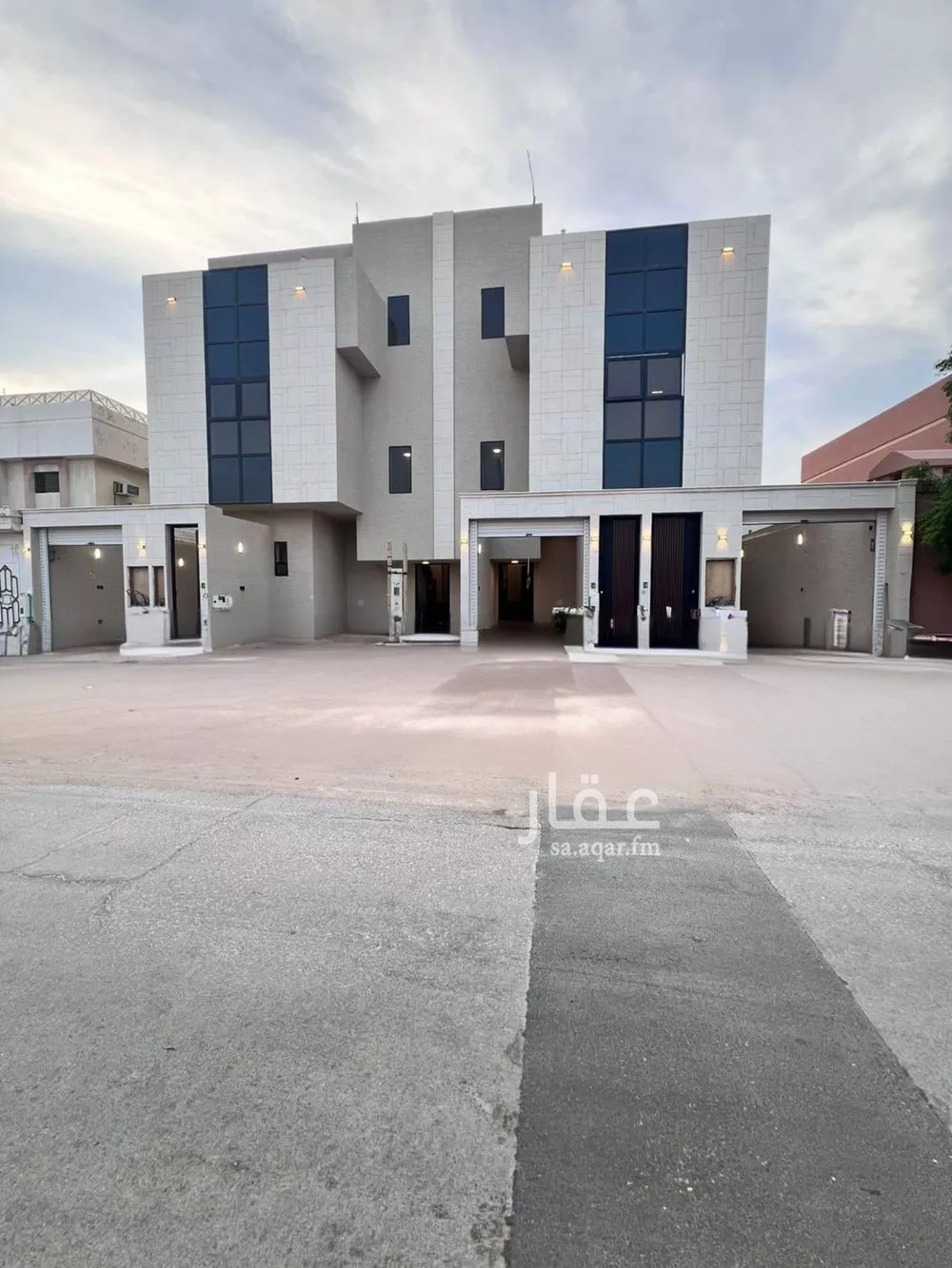 3 bedroom floor in Al Zahrah 2