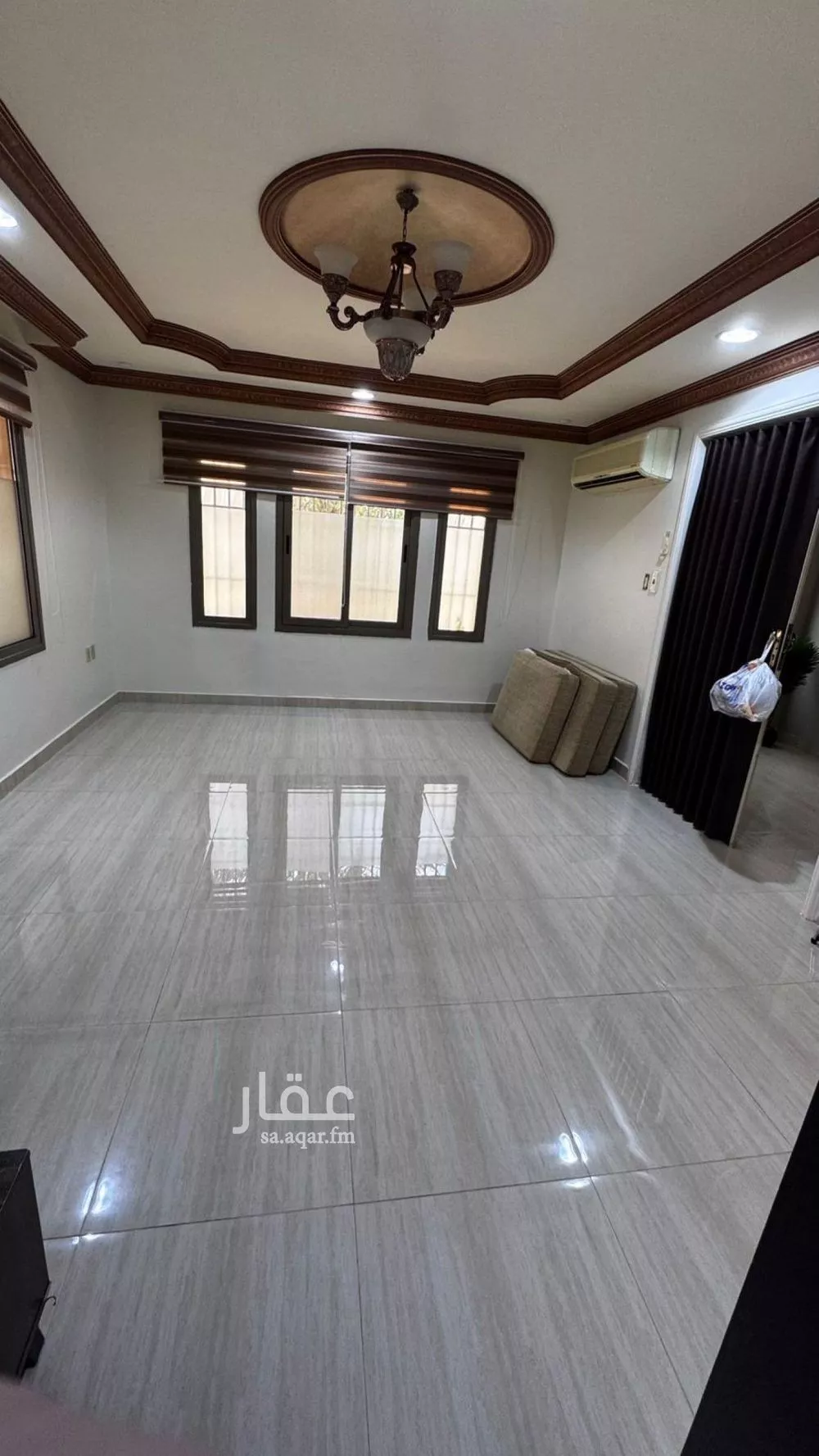 6 bedroom villa in East Beach 4